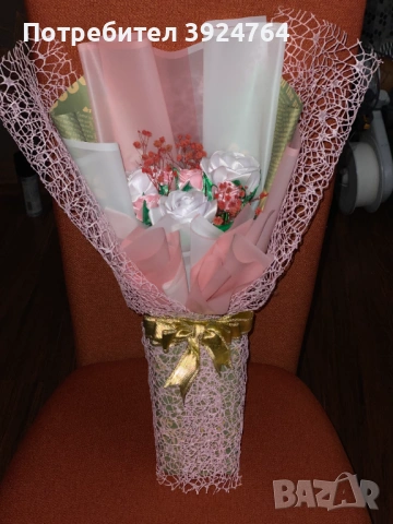 Луксозен букет със сатенени рози