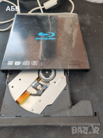 Продава се портативен Blue-Ray Disk плейер и записвачка Samsung SE-506, снимка 2 - Други - 53228940