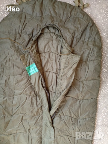 Carinthia 3-сезонен спален чувал с водонепромокаем протектор , снимка 3 - Къмпинг мебели - 53289036