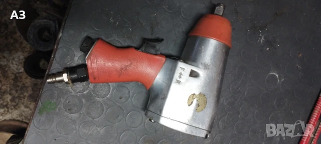 Продавам пневматичен гайковерт