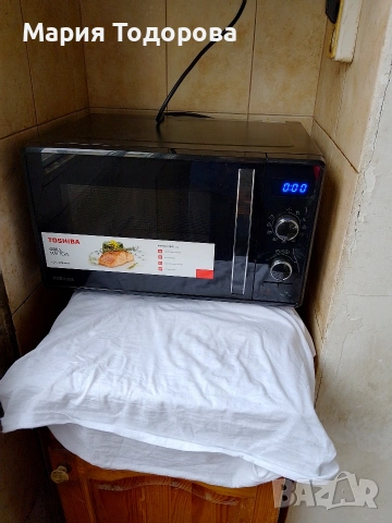 ПРОДАВАМ МИКРОВЪЛНОВА ПЕЧКА С ГРИЛ ТОШИБА В ОТЛИЧНО СЪСТОЯНИЕ, снимка 3 - Микровълнови - 53885039