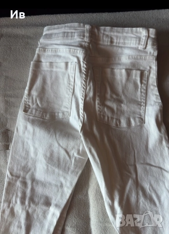 Бели дамски дънки Bershka, снимка 5 - Дънки - 52982482