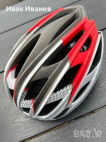 Вело каска с червена светлина, снимка 1