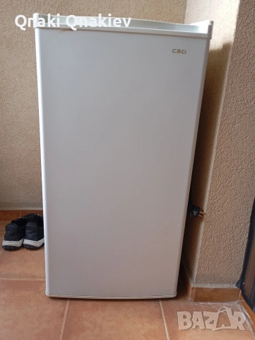 Продавам малък хладилник CRO – много добро състояние
