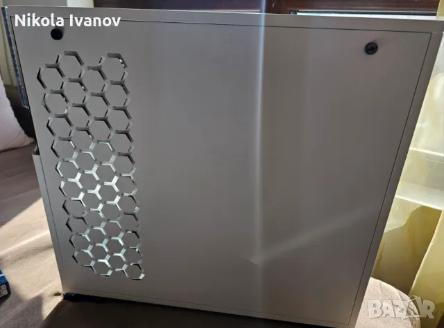 InWin 101 ATX Mid Tower + 4 вентилатора + Fan Hub | компютърна кутия | PC case | Tempered glass, снимка 9 - Захранвания и кутии - 49423232