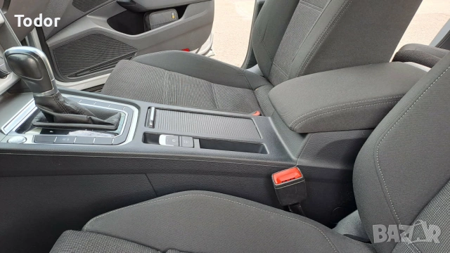 VW Passat B8 1.6 TDI, снимка 12 - Автомобили и джипове - 54175502