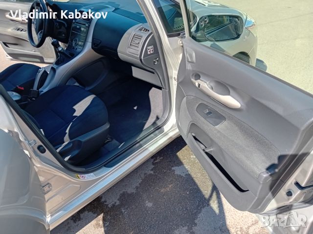 Продавам Toyota Auris, снимка 6 - Автомобили и джипове - 46115645