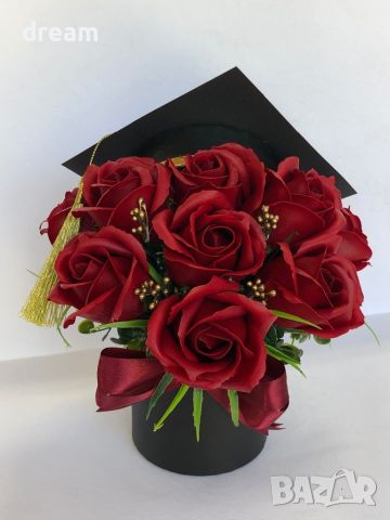 Тематични букети за абитуриенти или абсулвенти от сапунени рози, снимка 11 - Подаръци за жени - 45223468