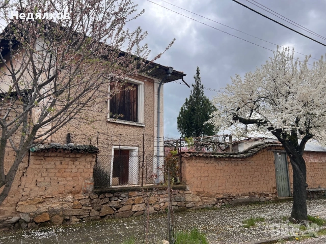 Къща с.Стрелци на 2 етажа, снимка 8 - Къщи - 54142662