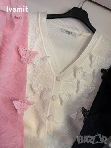 Жилетка с 3D пеперуди