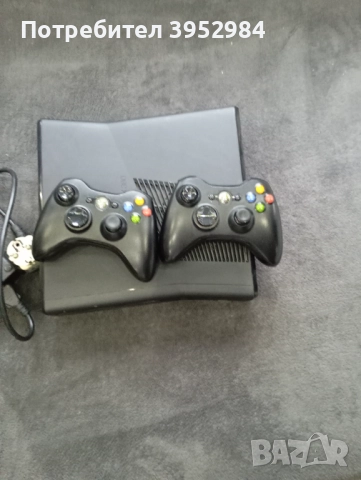 Продавам Xbox 360 с 2 джойстика и 33 