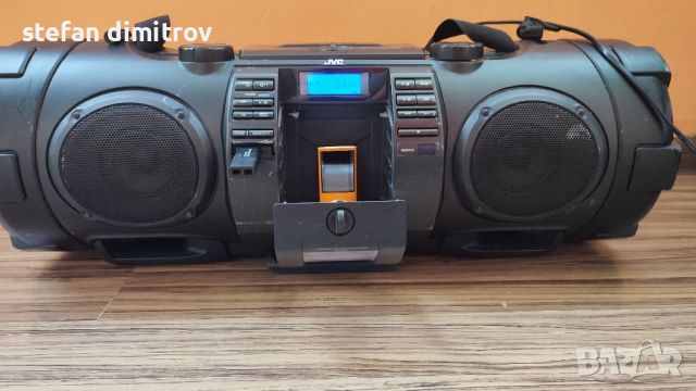 JVC Boomblaster RV NB52 с радио + CD + USB + докинг станция за iPod


