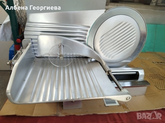 ПРОФЕСИОНАЛНА СЛАЙС МАШИНА VEGA 125 W - 250 mm, снимка 14 - Обзавеждане на кухня - 53824626