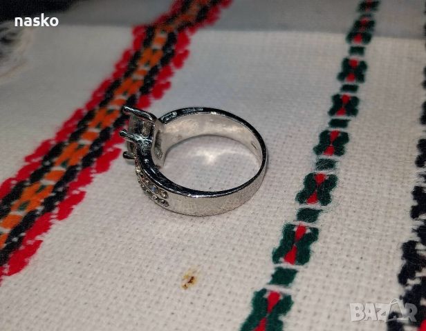 Дамски пръстен с циркони, снимка 2 - Антикварни и старинни предмети - 46418765