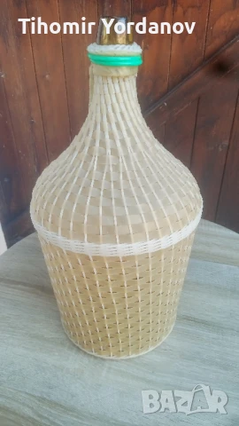 Плетена дамаджана.