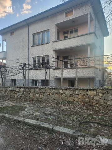 Голяма къща + 900 кв.м дворно място в град Хисар от собственик