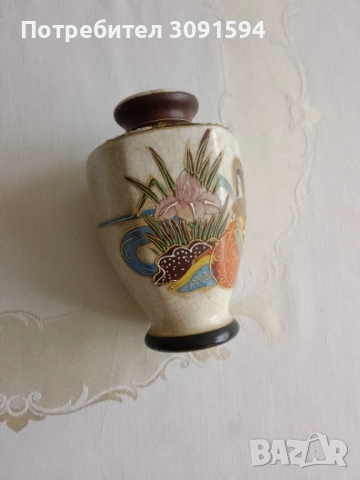 Порцеланова японска ваза с напукан ефект и рисувана със 24 каратово злато  , снимка 16 - Антикварни и старинни предмети - 51906443