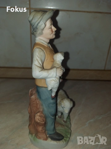 Страхотна красива статуетка фигура дядо с агнета, снимка 2 - Антикварни и старинни предмети - 53356170