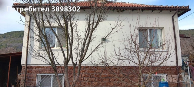 Къща с двор