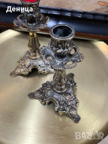 Двойка свещници с богата орнаментика Месинг или бронз Усещат се тежки и стоят масивно , снимка 7 - Декорация за дома - 53050696
