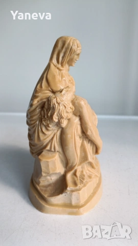 Статуетка „Пиета“ на Микеланджело, изобразяваща Дева Мария, държаща тялото на Исус Христос , снимка 6 - Статуетки - 53727551