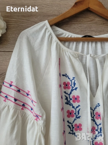 Блуза с бродирани шевици , снимка 2 - Блузи с дълъг ръкав и пуловери - 52073359