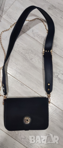 Moschino дамска чанта за през рамо, снимка 1 - Чанти - 44949036
