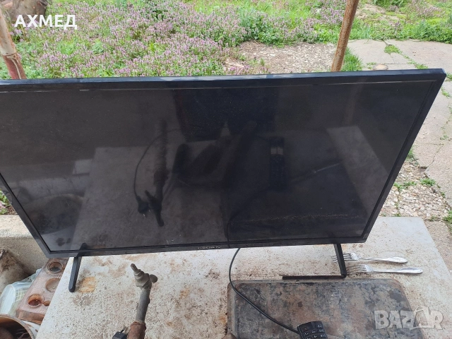 Телевизор CROWN 32NV56LW за части счупен екран