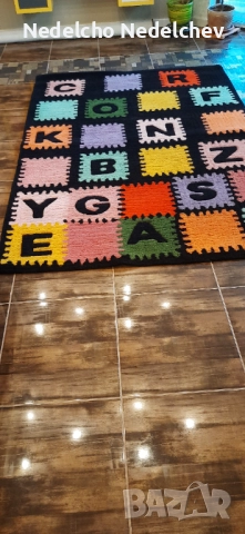 Вълнен килим за детска стая 2,40 х 1,70 м отлично състояние