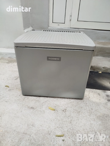 Амонячен хладилник DOMETIC 12/220/GAZ - 41 литра , снимка 2 - Хладилни чанти - 52557523