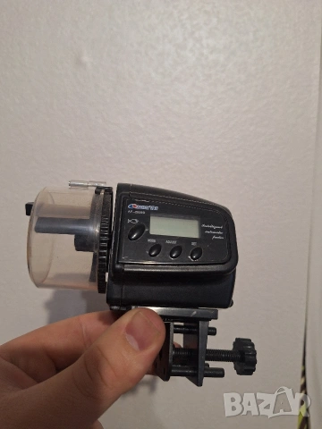 Автоматична хранилка за риби