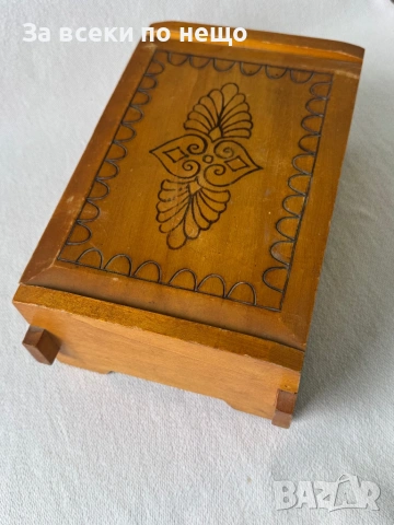 Стара дървена кутия , снимка 5 - Антикварни и старинни предмети - 54275124