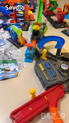 Hot WHeels град за игра, снимка 18 - Коли, камиони, мотори, писти - 52956188