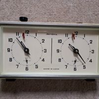 Шахматен руски часовник" Янтарь"- работещ перфектно, снимка 3 - Антикварни и старинни предмети - 45752306