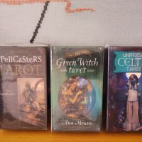 Таро: Universal Celtic Tarot & Green Witch Tarot & Modern Spellcasters, снимка 1 - Карти за игра - 33762823