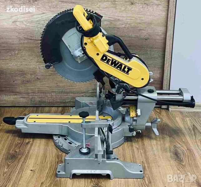 Настолен циркуляр DEWALT DWS780, снимка 1