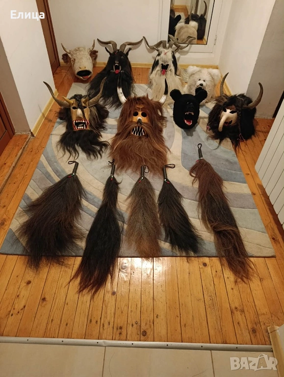 Кукерски маски конски опашки на бич черепи, снимка 1