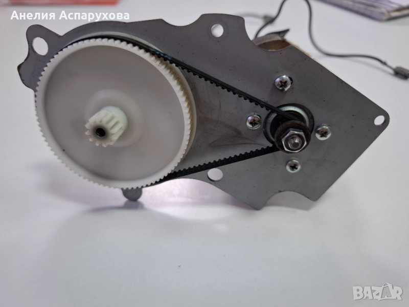 DeLonghi: Двигател за мелница U-5421 PrimaDonna, снимка 1