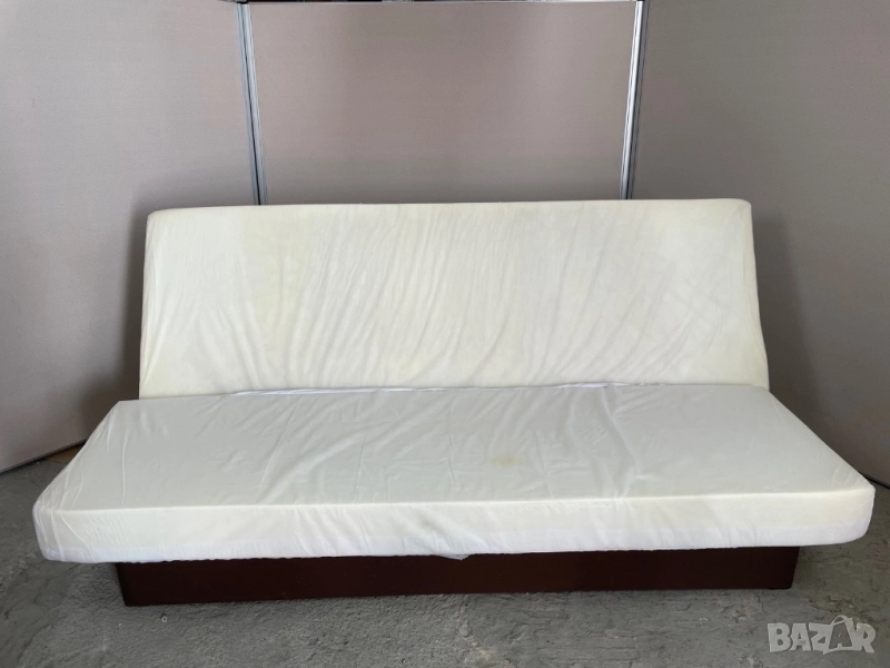 Прав разтегателен диван без дамаска в много добро състояние , снимка 1