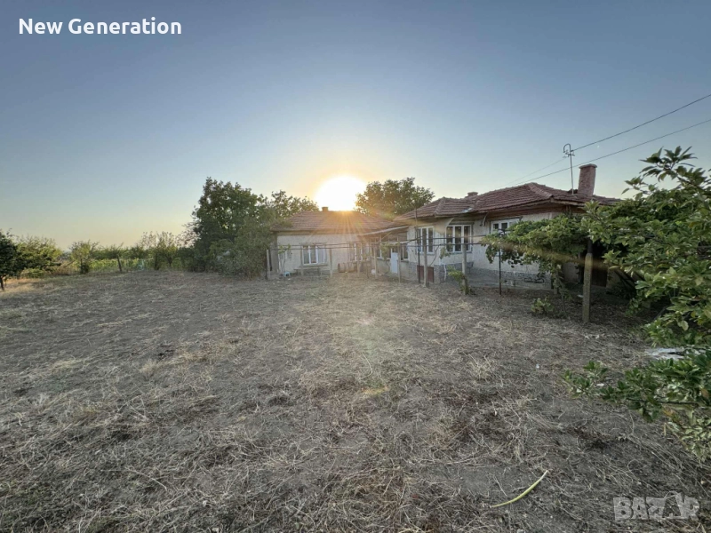 Продавам къща в с.Чернолик с много голям двор, снимка 1