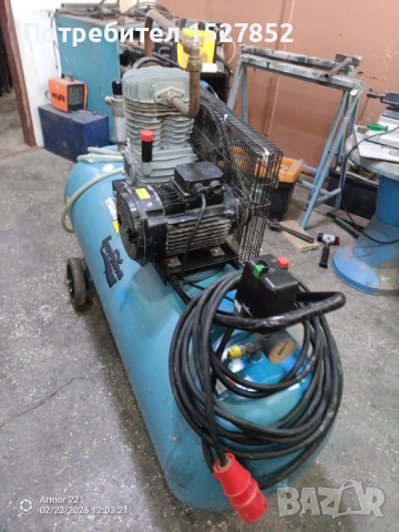 Италиански трифазен професионален компресор двуглав 200лт работи перфектно , снимка 5 - Други машини и части - 53702988
