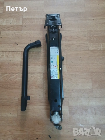 Крик и ключ за фв Т5 Т5.1Т6 Т6.1 нови оргинални, снимка 3 - Аксесоари и консумативи - 54068332