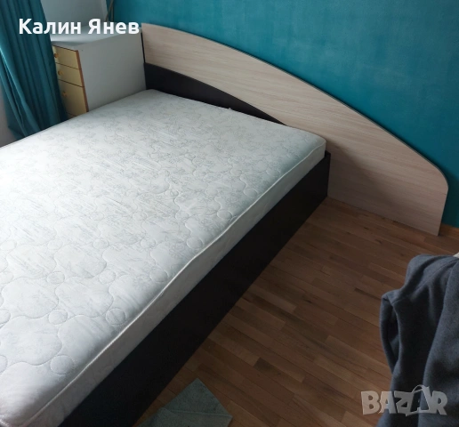 спалня 195см х 150см с матрак