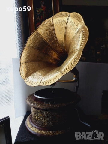 Рядък стар грамофон с фуния с бронзов обков и интарзии, снимка 2 - Други - 52429555