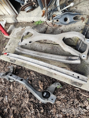 Основа задна броня -Греди заден мост Audi q7-2008г-3.0d-233кс
