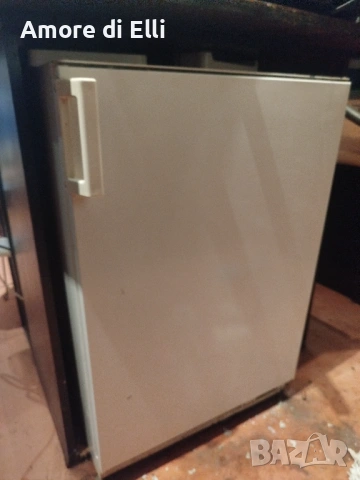 Работещ хладилник малък