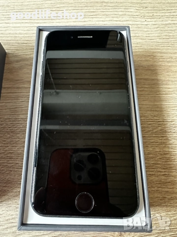 iPhone 8 64GB + 5 кейса