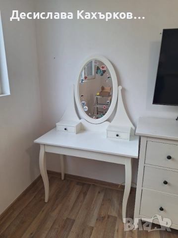 Тоалетка с огледало