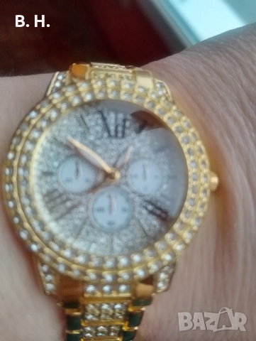 ЛУКСОЗЕН ДАМСКИ ЧАСОВНИК В ЗЛАТЕН ЦВЯТ , снимка 4 - Луксозни - 53051399