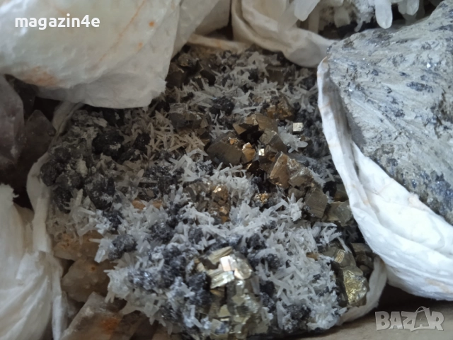 Sale, Кутия с минерали от България,естествени кристали и камъни, за колекционери геолози любители,, снимка 6 - Колекции - 51854513